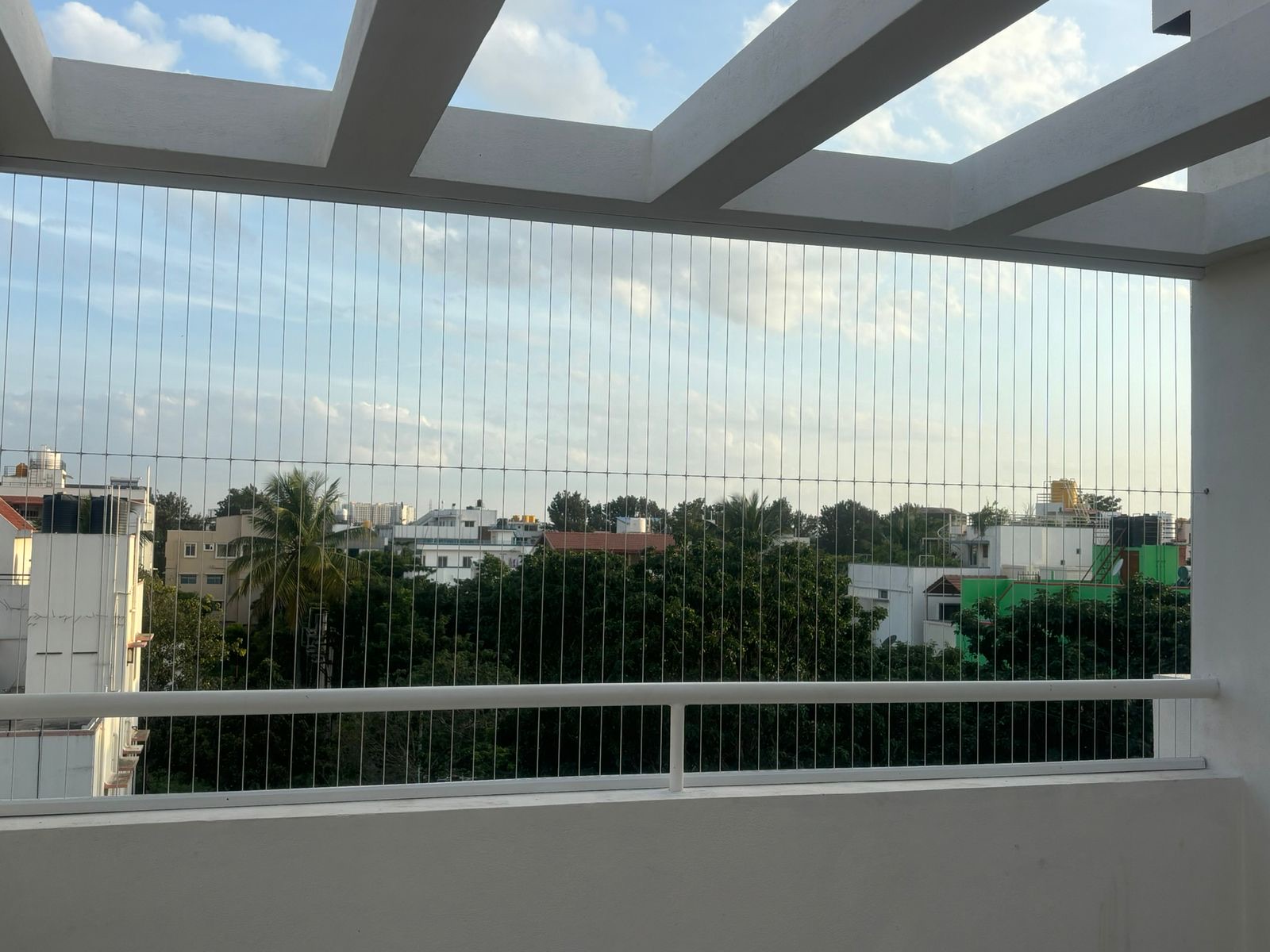 Invisible safety grill with vertical stainless steel cables